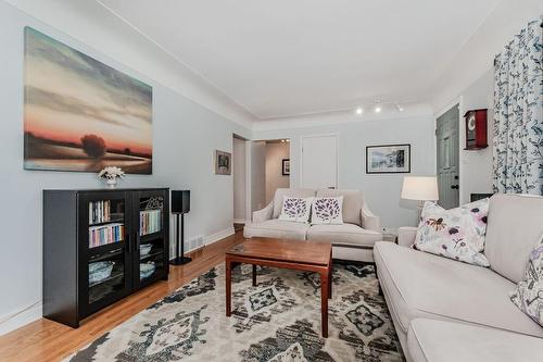 55 Admiral Road, Kitchener, ON - Indoor Photo Showing Living Room