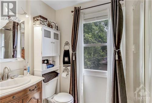 1657 Alta Vista Drive, Ottawa, ON - Indoor Photo Showing Bathroom