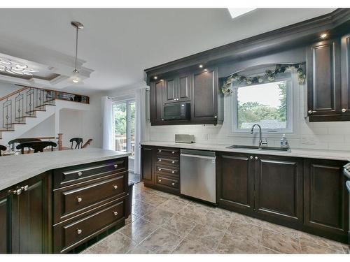 Kitchen - 57 Rue Des Pinsons, Saint-Basile-Le-Grand, QC - Indoor Photo Showing Kitchen With Double Sink With Upgraded Kitchen