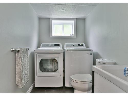 Powder room - 57 Rue Des Pinsons, Saint-Basile-Le-Grand, QC - Indoor Photo Showing Laundry Room