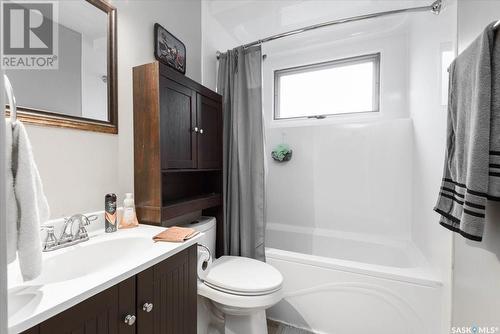 3920 18Th Avenue, Regina, SK - Indoor Photo Showing Bathroom