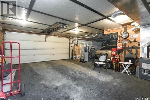3920 18Th Avenue, Regina, SK - Indoor Photo Showing Garage