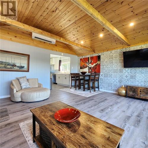 4551 Long Lake Road, Sudbury, ON - Indoor Photo Showing Living Room