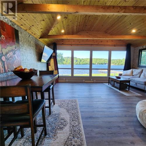 4551 Long Lake Road, Sudbury, ON - Indoor Photo Showing Living Room