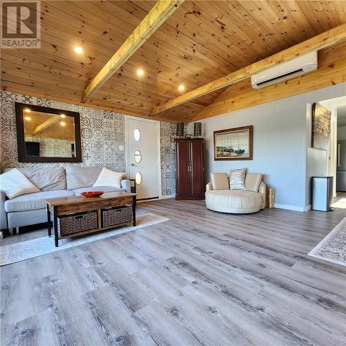 4551 Long Lake Road, Sudbury, ON - Indoor Photo Showing Living Room