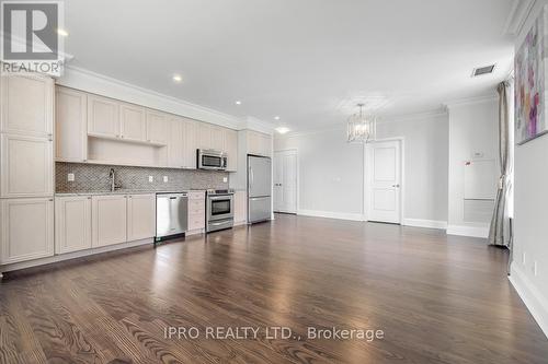 Gph22 - 100 Harrison Garden Boulevard, Toronto (Willowdale East), ON - Indoor Photo Showing Kitchen With Upgraded Kitchen