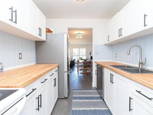 302-1241 Fairfield Rd, Victoria, BC - Indoor Photo Showing Kitchen With Double Sink