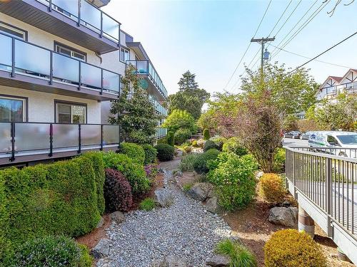 302-1241 Fairfield Rd, Victoria, BC - Outdoor