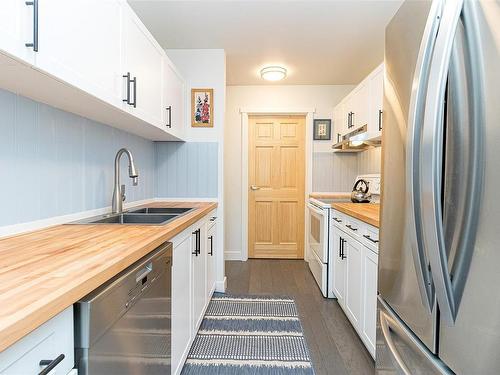 302-1241 Fairfield Rd, Victoria, BC - Indoor Photo Showing Kitchen With Double Sink