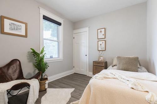 244 Gage Avenue S, Hamilton, ON - Indoor Photo Showing Bedroom