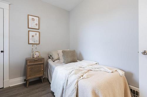 244 Gage Avenue S, Hamilton, ON - Indoor Photo Showing Bedroom