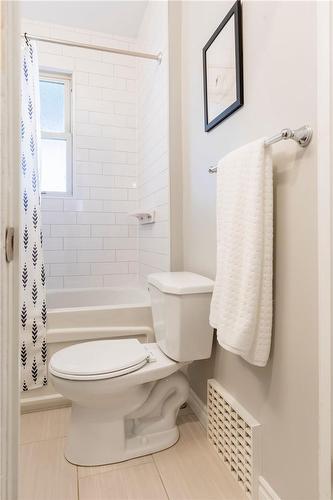 244 Gage Avenue S, Hamilton, ON - Indoor Photo Showing Bathroom