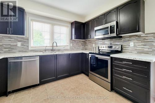 175 Garth Massey Drive, Cambridge, ON - Indoor Photo Showing Kitchen With Upgraded Kitchen