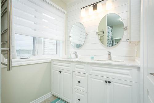 5135 Bunton Crescent, Burlington, ON - Indoor Photo Showing Bathroom