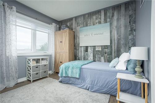 5135 Bunton Crescent, Burlington, ON - Indoor Photo Showing Bedroom
