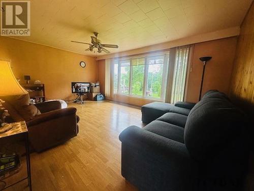 21 Albany St, Kapuskasing, ON - Indoor Photo Showing Living Room