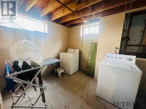 21 Albany St, Kapuskasing, ON - Indoor Photo Showing Laundry Room