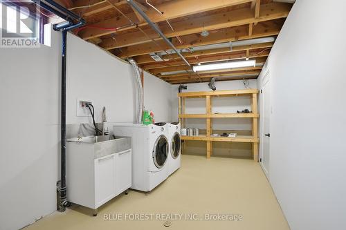 266 Highview Crescent, London, ON - Indoor Photo Showing Laundry Room