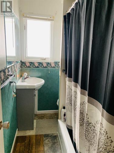 24 Cedar Street, Kapuskasing, ON - Indoor Photo Showing Bathroom