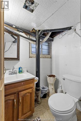 967 Henry Ford Centre Drive, Windsor, ON - Indoor Photo Showing Bathroom