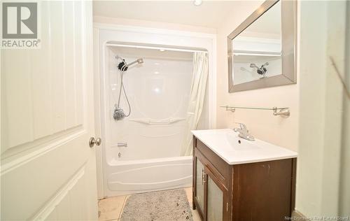 597 Smythe Street, Fredericton, NB - Indoor Photo Showing Bathroom