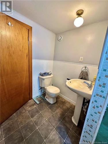 12 Anderson Street, Fredericton, NB - Indoor Photo Showing Bathroom