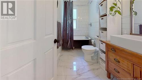 228 Winslow Street, Fredericton, NB - Indoor Photo Showing Bathroom