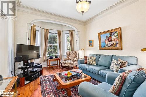 243 Birch Street, Collingwood, ON - Indoor Photo Showing Living Room