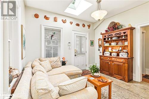 243 Birch Street, Collingwood, ON - Indoor Photo Showing Living Room