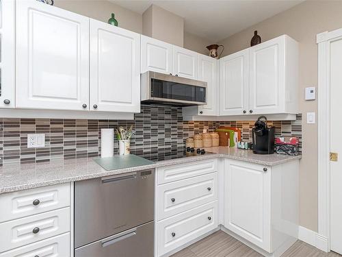 359-4488 Chatterton Way, Saanich, BC - Indoor Photo Showing Kitchen With Upgraded Kitchen