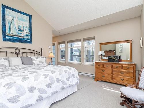 359-4488 Chatterton Way, Saanich, BC - Indoor Photo Showing Bedroom