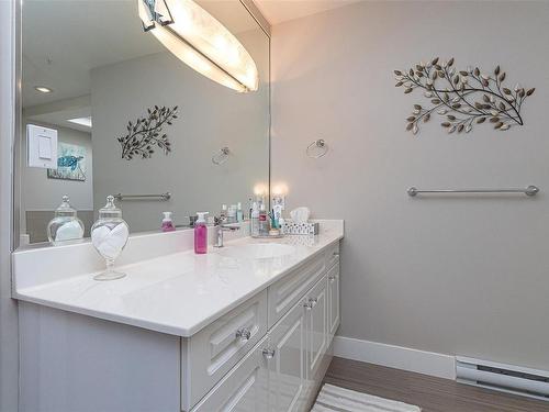 359-4488 Chatterton Way, Saanich, BC - Indoor Photo Showing Bathroom