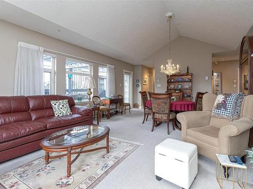 359-4488 Chatterton Way, Saanich, BC - Indoor Photo Showing Living Room