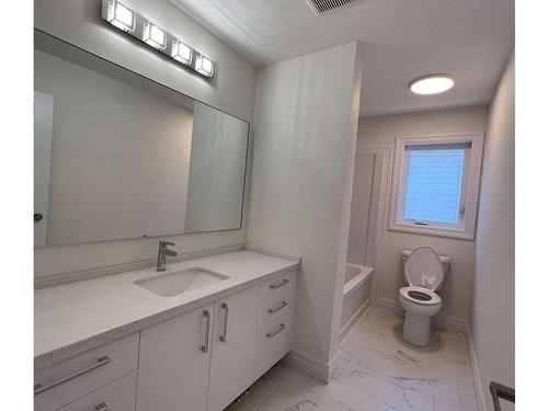 Main-2944 Biddulph St, London, ON - Indoor Photo Showing Bathroom