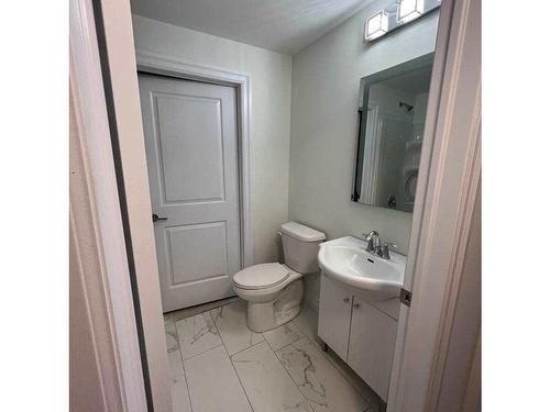 Main-2944 Biddulph St, London, ON - Indoor Photo Showing Bathroom