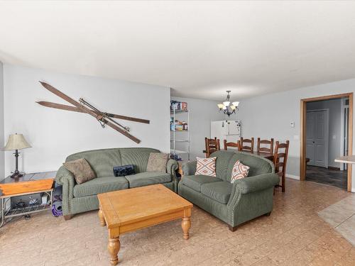 211-225 Kettle View Road, Big White, BC - Indoor Photo Showing Living Room