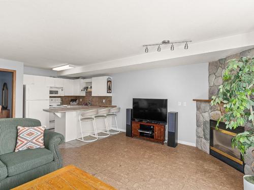 211-225 Kettle View Road, Big White, BC - Indoor Photo Showing Living Room With Fireplace