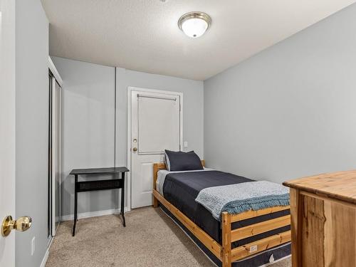 211-225 Kettle View Road, Big White, BC - Indoor Photo Showing Bedroom