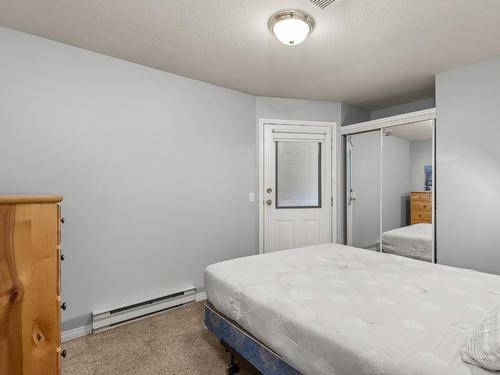 211-225 Kettle View Road, Big White, BC - Indoor Photo Showing Bedroom