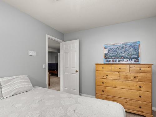 211-225 Kettle View Road, Big White, BC - Indoor Photo Showing Bedroom