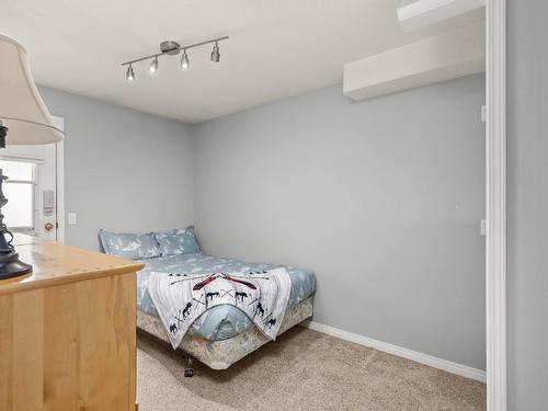 211-225 Kettle View Road, Big White, BC - Indoor Photo Showing Bedroom