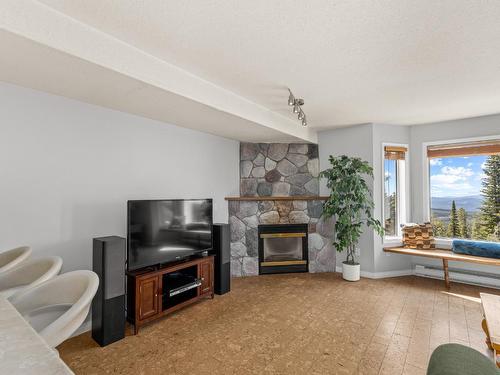 211-225 Kettle View Road, Big White, BC - Indoor Photo Showing Living Room With Fireplace