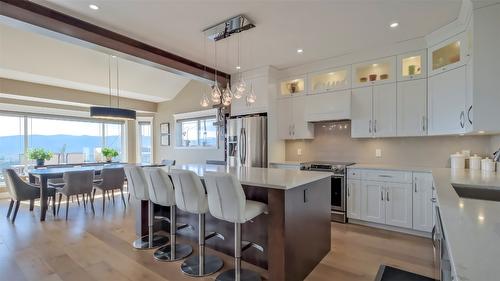 1265 Toovey Road, Kelowna, BC - Indoor Photo Showing Kitchen With Stainless Steel Kitchen With Upgraded Kitchen