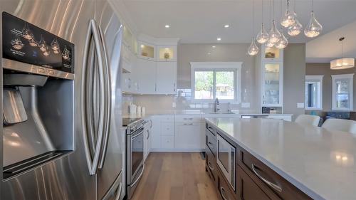 1265 Toovey Road, Kelowna, BC - Indoor Photo Showing Kitchen With Upgraded Kitchen