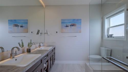 1265 Toovey Road, Kelowna, BC - Indoor Photo Showing Bathroom