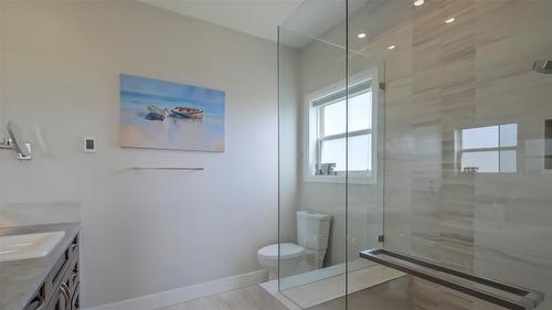 1265 Toovey Road, Kelowna, BC - Indoor Photo Showing Bathroom