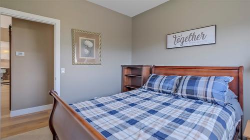 1265 Toovey Road, Kelowna, BC - Indoor Photo Showing Bedroom