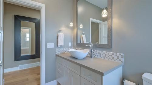 1265 Toovey Road, Kelowna, BC - Indoor Photo Showing Bathroom