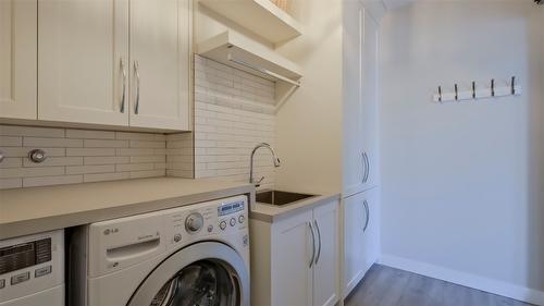 1265 Toovey Road, Kelowna, BC - Indoor Photo Showing Laundry Room