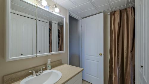 1265 Toovey Road, Kelowna, BC - Indoor Photo Showing Bathroom